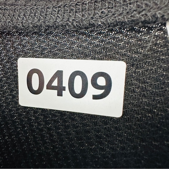 No Boundaries Two Tones Cropped Pullover Sweater Woman’s Size XS BLACK WHITE - Picture 8 of 8